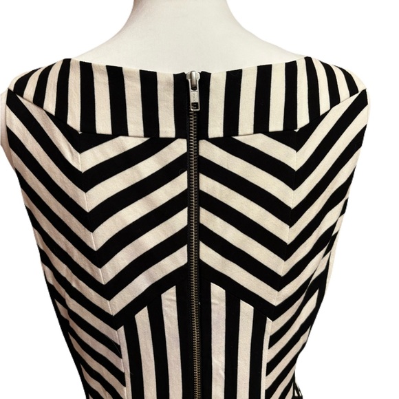 Vera Wang Black and White Chevron A-Line Dress | Sz. 12 | EUC - Picture 6 of 7